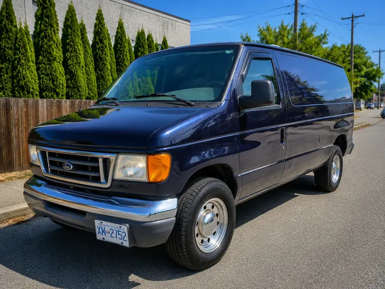 NoMo Junk service van in Greater Victoria, BC